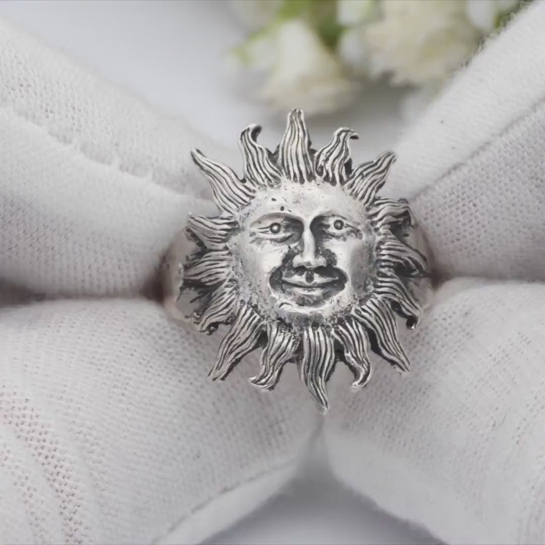 Vintage Sterling Silver Sun Face Ring